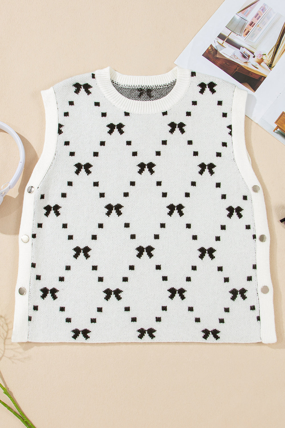 White Bow Pattern Buttoned Side Cropped Sweater Vest